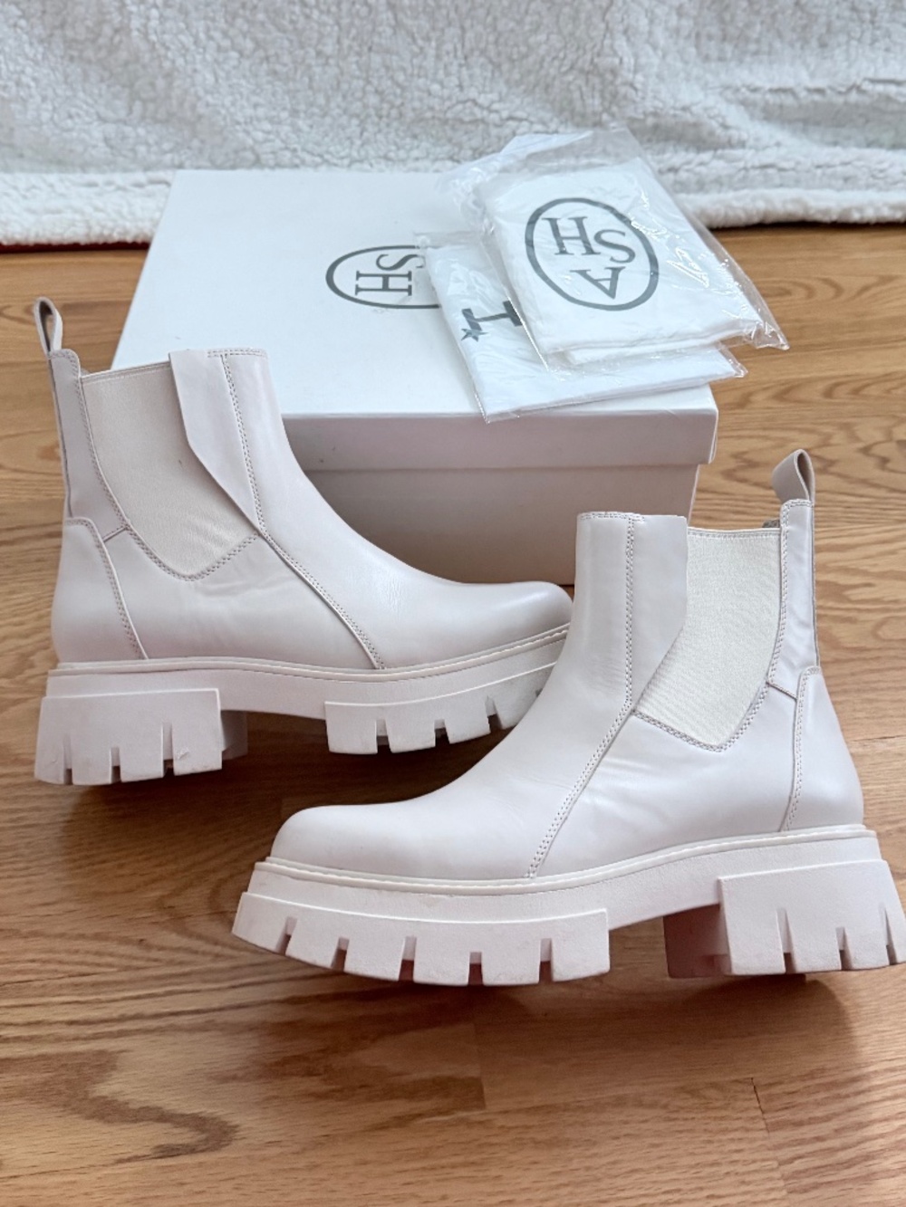 ASH Links Off-White Chelsea Boots (38/8)